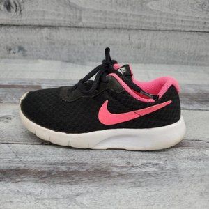 Nike Tanjun Black/Hyper Pink Sneakers